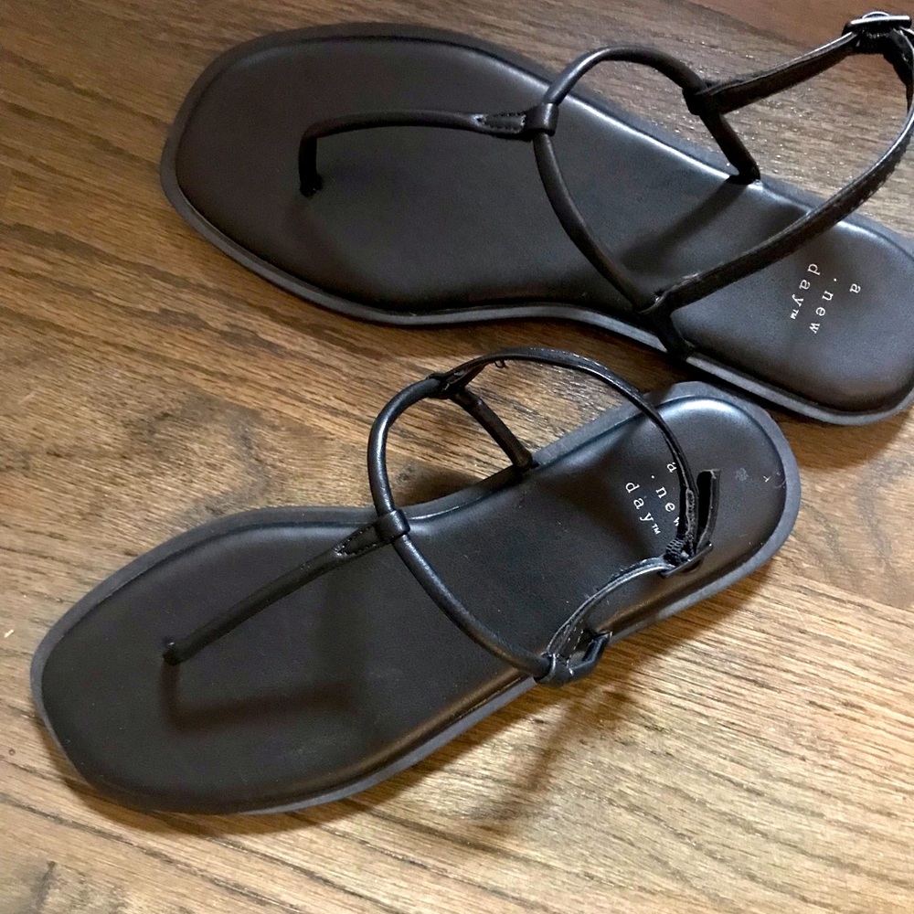 Skinny strap flat sandals